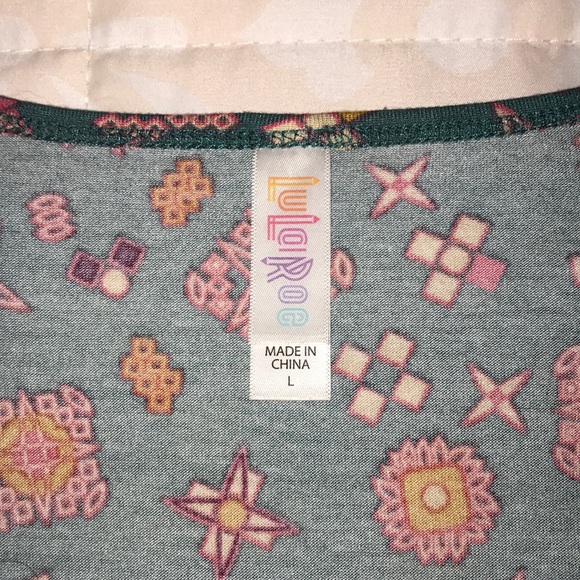 LuLaRoe Classic T Shirt in Large - Picture 2 of 7